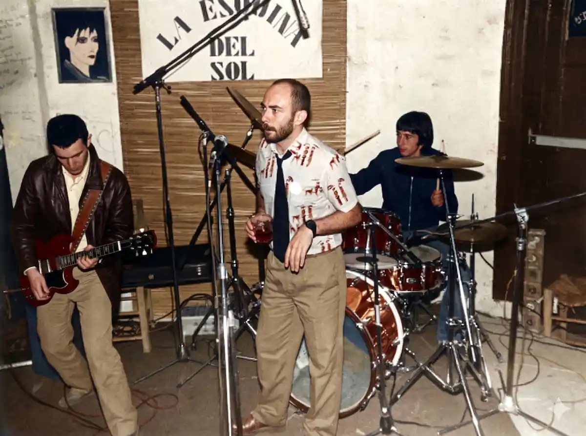 El Chamán de las Multitudes: Indio Solari y la Producción de Subjetividad en la Argentina Contemporánea 4 Patricio Rey y sus Redonditos de Ricota durante actuación en años 70.